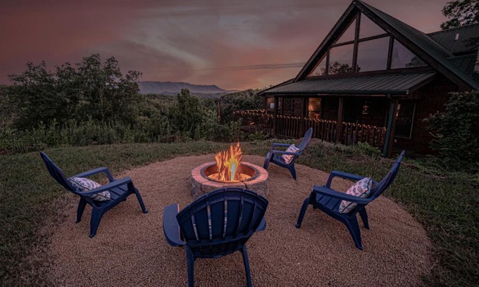 Dandridge House | Poppy’s Place Cabin