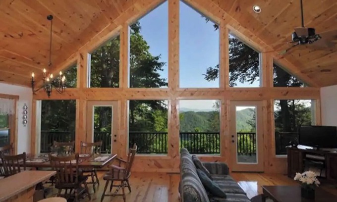 Topton Cabin | Popular Cabin! Lake and Mountain Views, Wi-fi, TV's, LD calling near Topton, NC