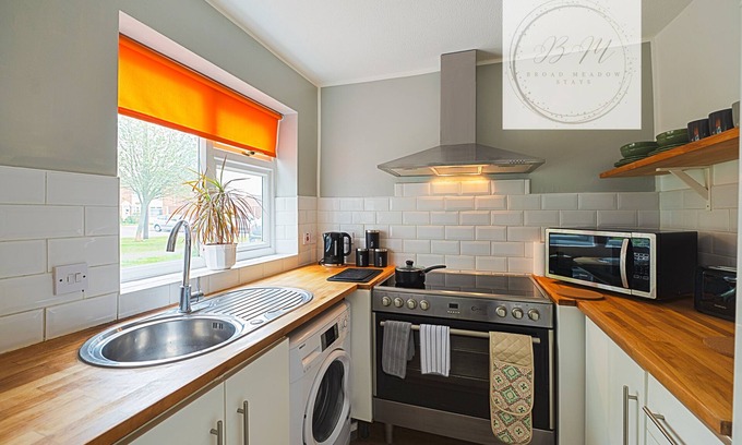Lincoln House | Popular Contractor 2-Bed House in Lincoln