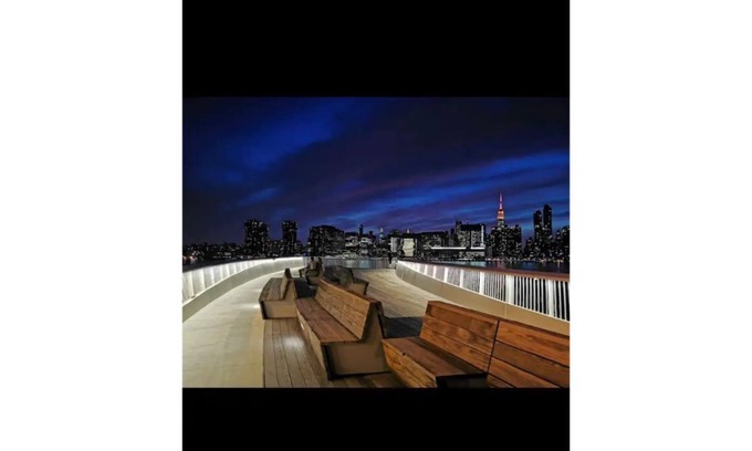 Hunters Point Apartment | Popular L.I.C Apartment - 1 stop from Manhattan