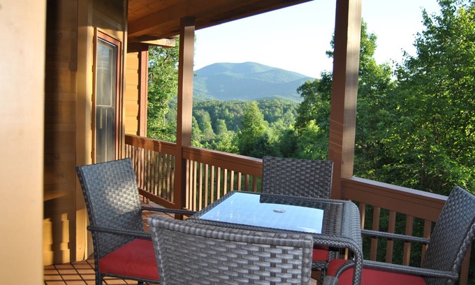 Blairsville Cabin | Popular South-side - Mountain View- Paved to front doornFIBER OPTIC 06/01/25