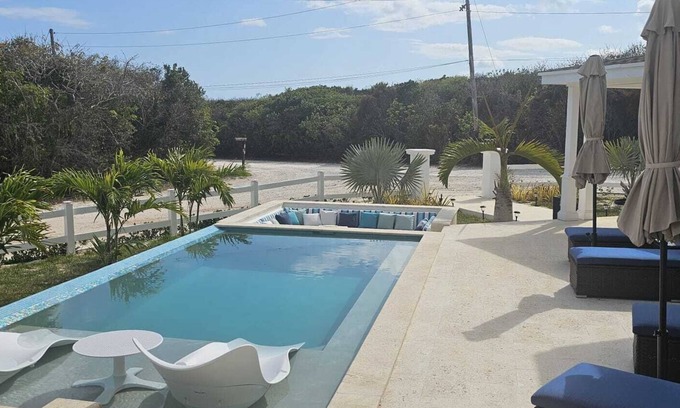 Rainbow Bay House | Porpoise Paradise Luxury Villa, 8 minutes walk to beach.