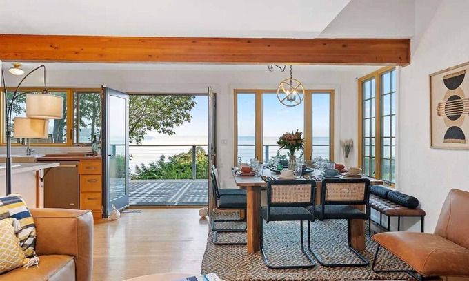 Suquamish House | Porpoise Paradise Waterfront Home w Beach/Hot Tub