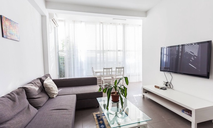 Old North Apartment | Port 2 Bedroom with 2 showers apartment