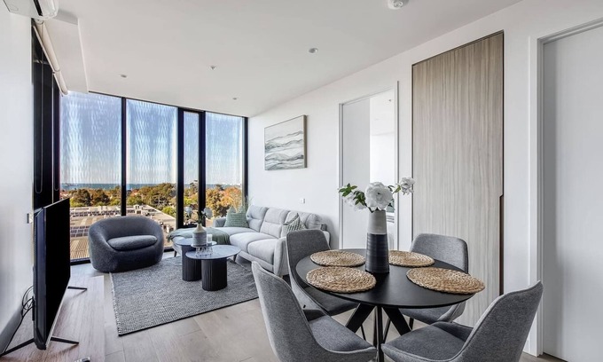 Port Melbourne Apartment | Port Panorama A Stunning Resort style Stay