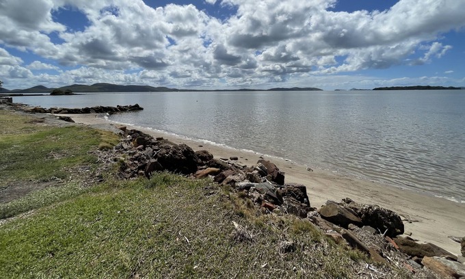 Swan Bay House | Port Stephens Getaway - Waterfront Home