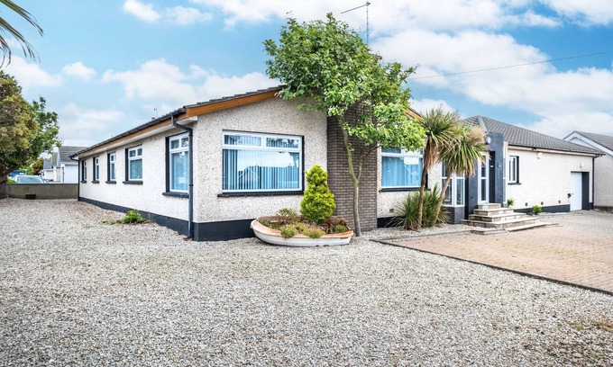 Portballintrae House | Port Tara Holiday Home, close to Portballintrae Harbour and the Giant's Causeway