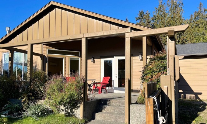 Port Townsend House | Port Townsend spacious home in a country setting.