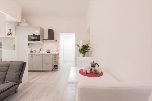 Porta Garibaldi Apartment | Porta Garibaldi White Flat