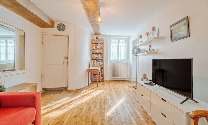 Ille-et-Vilaine Apartment | Porte des Bés in the city center, beach 10 meters away!
