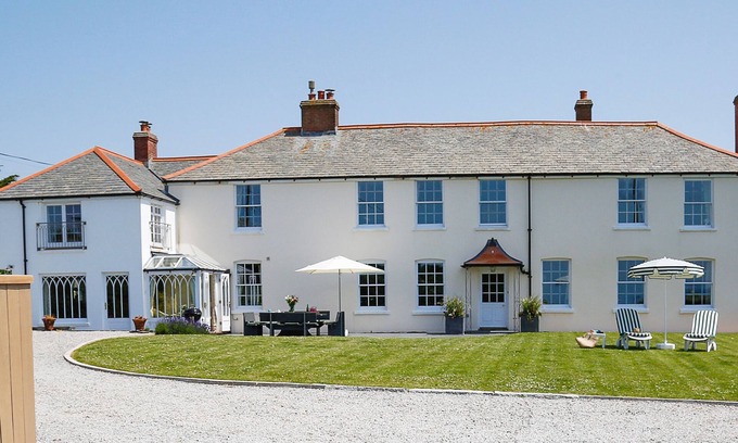 Porthcothan Cottage | PORTHCOTHAN HOUSE, pet friendly, with open fire in Porthcothan