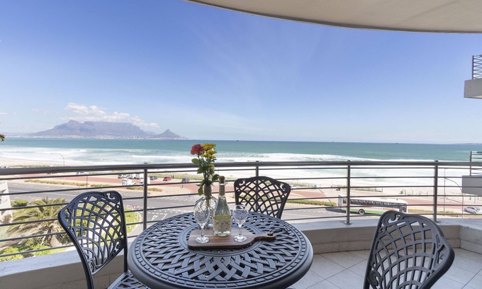 Bloubergstrand Apartment | Portico 405