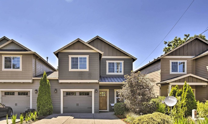 Oak Grove House | Portland Home w/Private Hot Tub: 9 Mi to Downtown