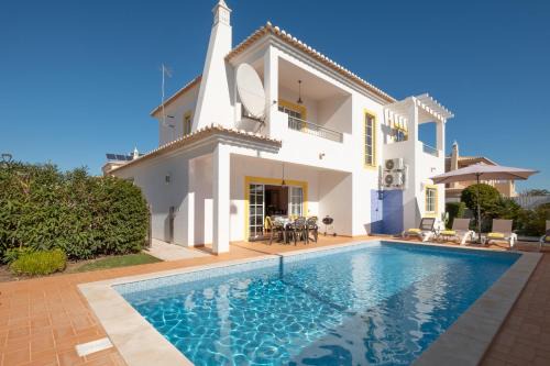 Porto de Mos Villa | Porto de Mos 86 by Destination Algarve