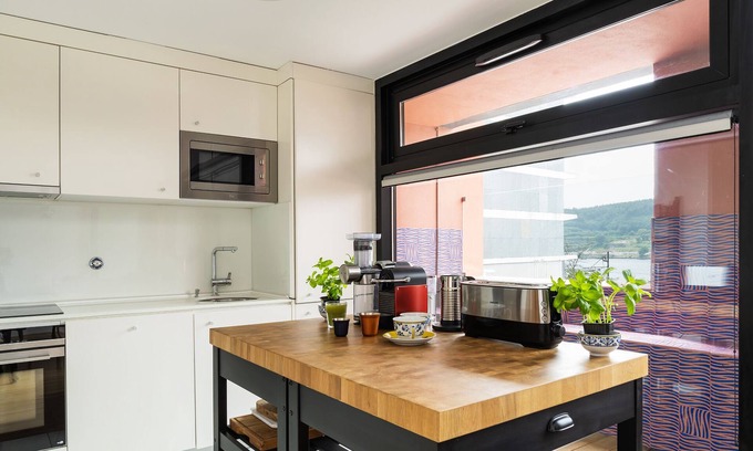 Lordelo do Ouro e Massarelos Condo | Porto Insight Apartment River View - Pool & Garage