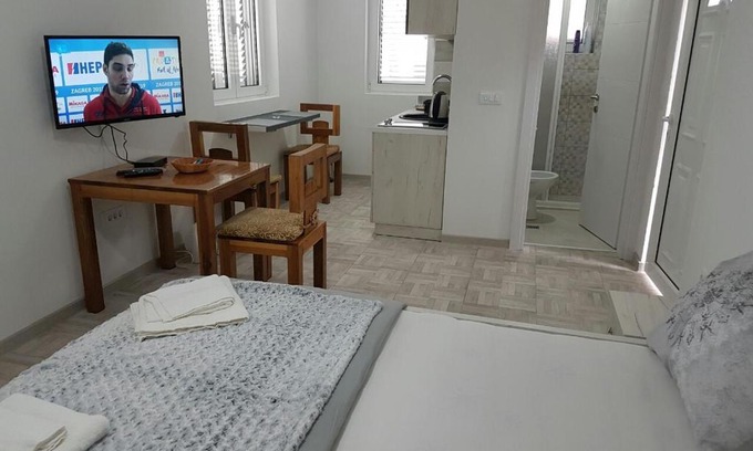 Cetinje Municipality Apartment | Porto Njeguši A1