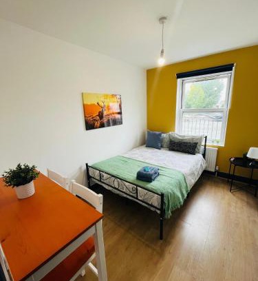 Dalgarno House | Portobello Self Check-In Rooms 611