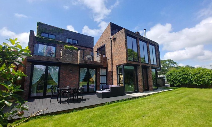 Arundel Apartment | Portreeves