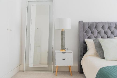 Buckland Apartment | Portsmouth City Centre Modern Apartment - with Free Parking