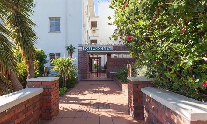 Green Point Apartment | Portswood Mews 14 by CTHA