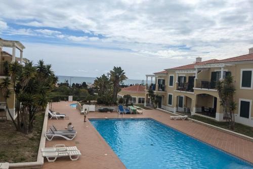 Alporchinhos Apartment | Portuguese Cliffside
