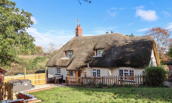 Crediton Cottage | POSBURY LODGE, pet friendly, character holiday cottage in Crediton