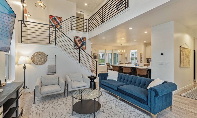 West Jordan House | Posh and Spacious 3 bed, 2.5 bath House with Surreal Views of Salt Lake County