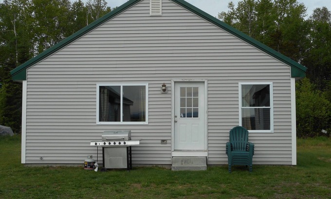 Shirley Cabin | Post and beam cabin with king and bunk