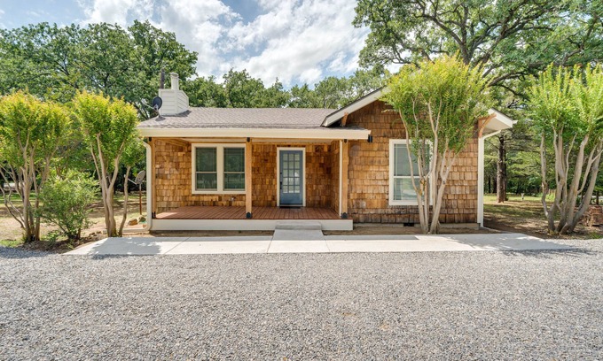 Pottsboro House | Pottboro Vacation Rental w/Private Hot Tub!