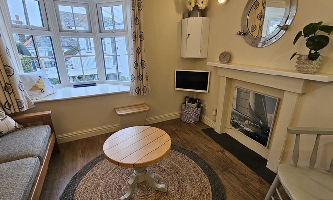 St. Mawes Cottage | Potted Shrimp - an apartment that sleeps 2 guests in 1 bedroom