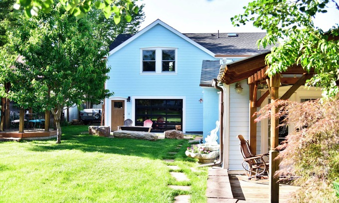 Highland Cottage | Potter Highlands Group Getaway! 2 Units, Hot Tub, Firepit, Walkable: sleeps 12