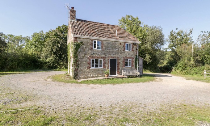 Toller Porcorum Cottage | POUND COTTAGE, pet friendly, with open fire in Maiden Newton