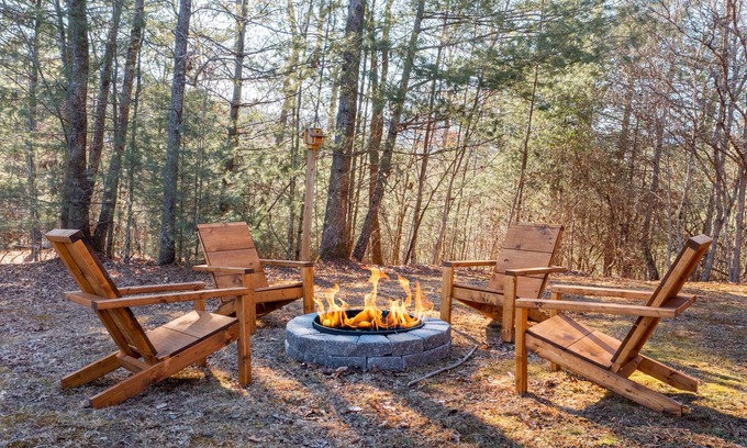 Burnsville Cabin | Power & Water! WiFi Soon! Mtn Views, Majestic Sunsets+Starry Skies by the Fire.
