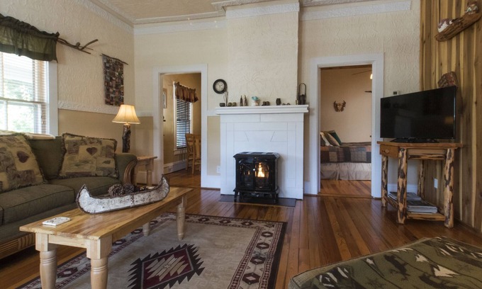 Bryson City Apartment | Prairie Edge Suite at the Calhoun House Inn & Suites