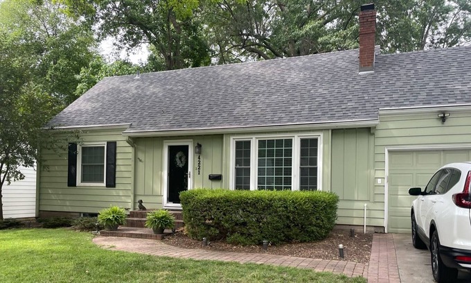 Prairie Village House | Prairie Village house walking distance to shops