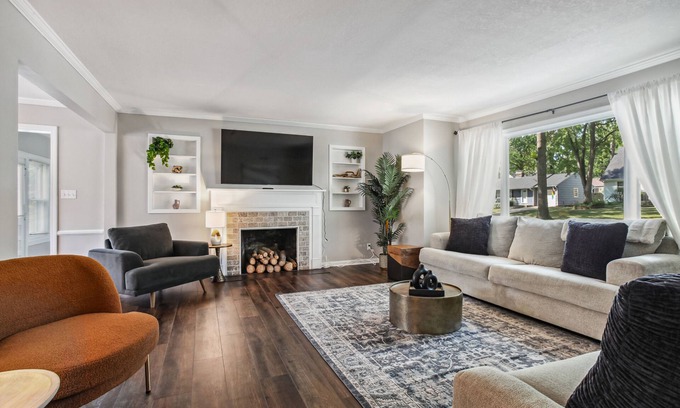 Prairie Village House | Prairie Village Gem!