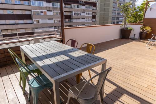 La Nova Esquerra de l'Eixample Apartment | Precioso Atico Vistas Montjuic