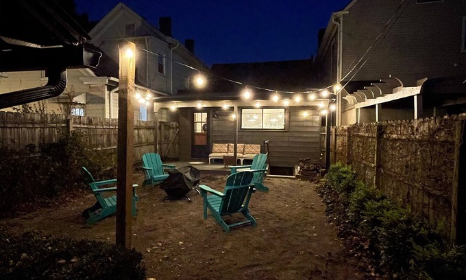 New Albany House | Precious Peach-2 br Boho home w/fire pit!