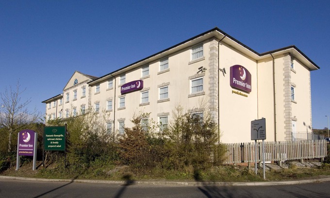 Bridgend Hotel | Premier Inn Bridgend Central