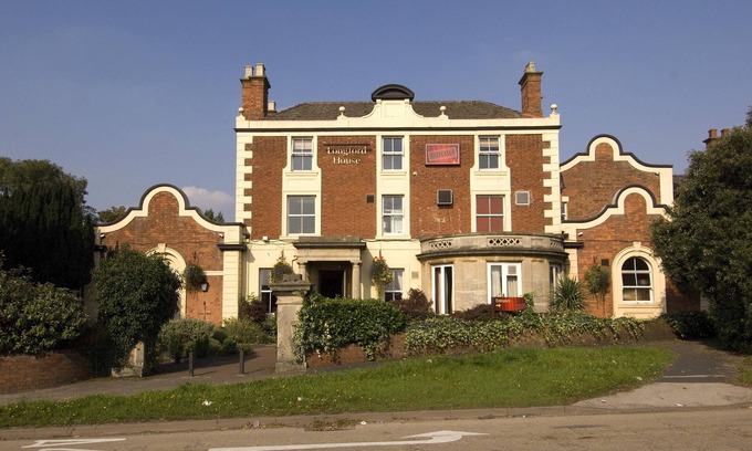 Cannock Hotel | Premier Inn Cannock South