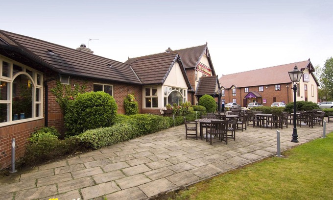 Crewe Hotel | Premier Inn Crewe Central