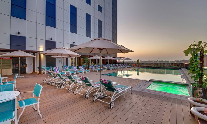 Discovery Gardens Hotel | Premier Inn Dubai Ibn Battuta Mall