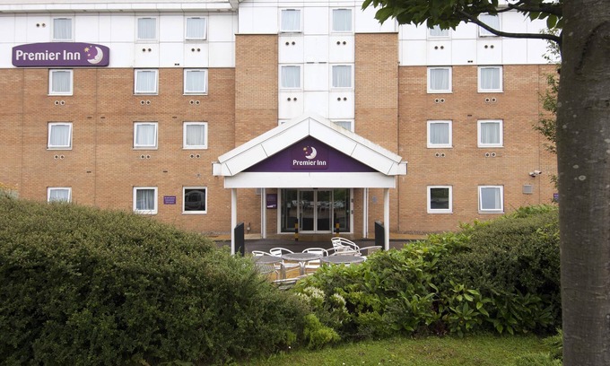 Holbeck Hotel | Premier Inn Leeds City - Elland Road