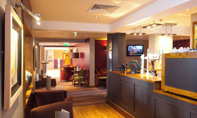 Angel Hotel | Premier Inn London Angel Islington