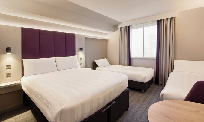 Crawley Hotel | Premier Inn London Gatwick Manor Royal
