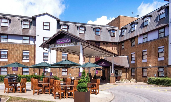 Gatwick Hotel | Premier Inn London Gatwick Airport A23