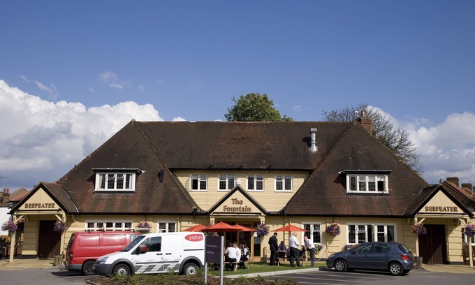 West Twickenham Hotel | Premier Inn London Twickenham East