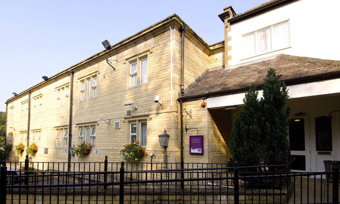 Stroud Hotel | Premier Inn Stroud