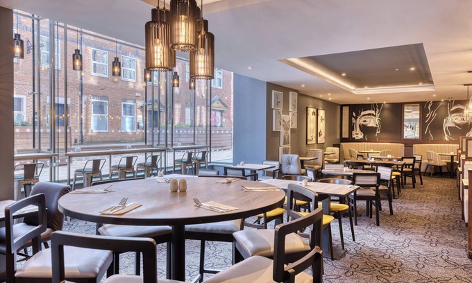 Swindon Hotel | Premier Inn Swindon Town Centre
