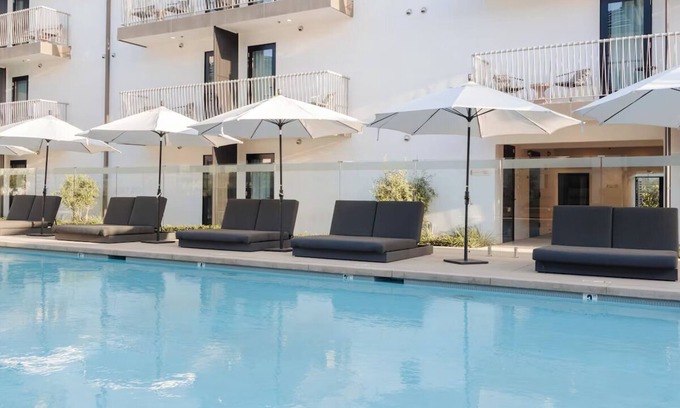 Inglewood House | Premier King Spectacle with Terrace, The Lüm Hotel, Steps from SoFi Stadium